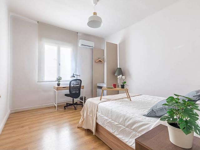 Alquiler de habitación en Calle de Fernández de la Hoz, 60