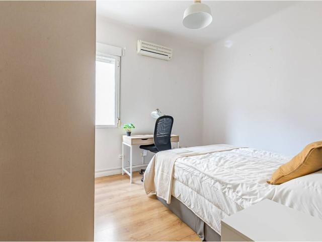 Alquiler de habitación en Calle de Fernández de la Hoz, 60
