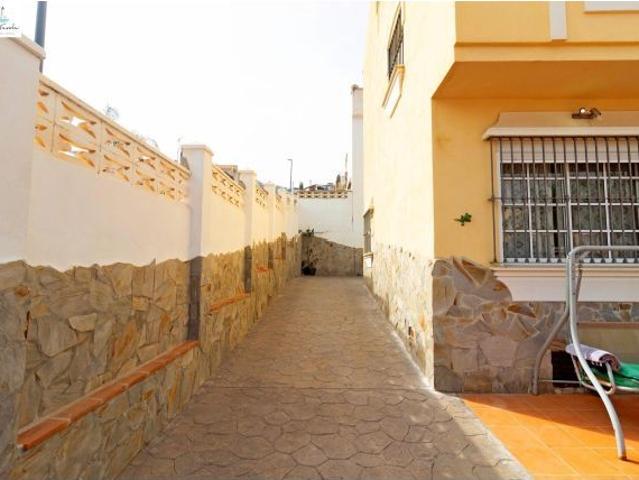 ALQUILER DE HABITACION EN CHALET ADOSADO EN CARTAMA MALAGA