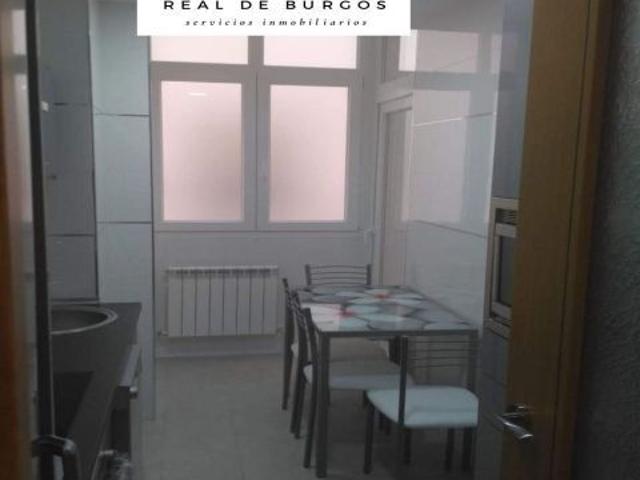 Alquiler de habitación en piso compartido para chica estudiante. Zona Centro