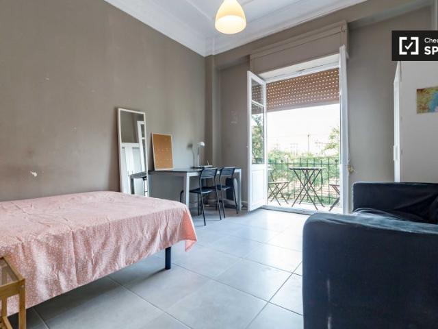 Habitación en una casa de 5 habitaciones en Mestalla, Valencia