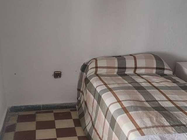 Alquiler de habitaciones en casa de 6 dormitorios en San Basilio, Córdoba