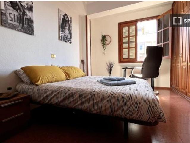 Alquiler de habitaciones en apartamento de 4 dormitorios en Las Palmas De Gran Canaria