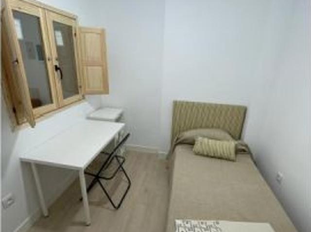 Alquiler de habitaciones en apartamento de 5 dormitorios en Chamberí