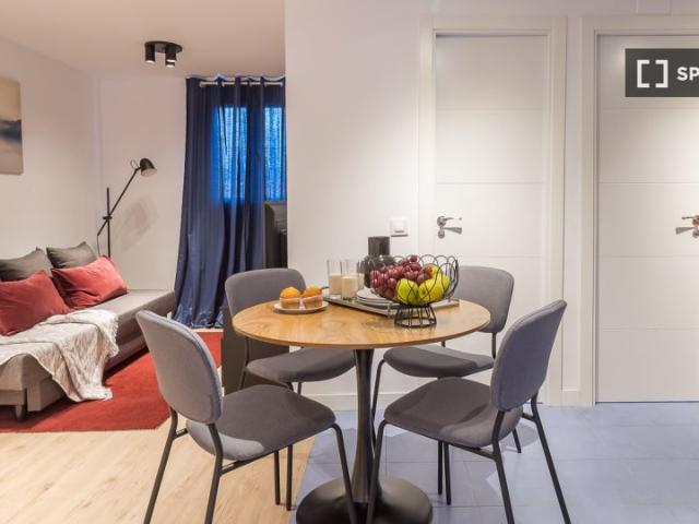 Alquiler de habitaciones en apartamento de 5 dormitorios en Cuatro Caminos