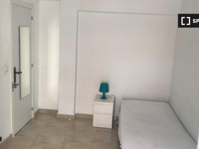 Alquiler de habitaciones en apartamento de 5 dormitorios en Rascanya, Valencia