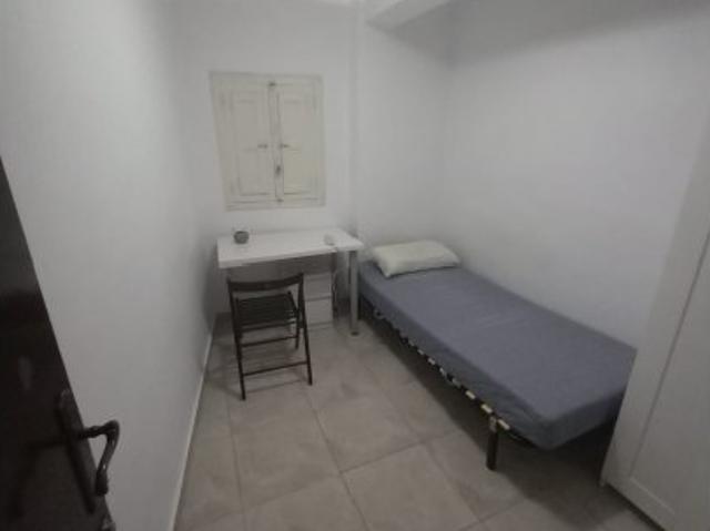 Alquiler de habitaciones en apartamento de 5 dormitorios en Rascanya, Valencia