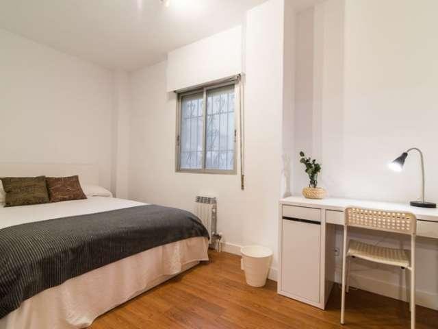 Alquiler de habitaciones en apartamento de 6 dormitorios en Pacífico, Madrid