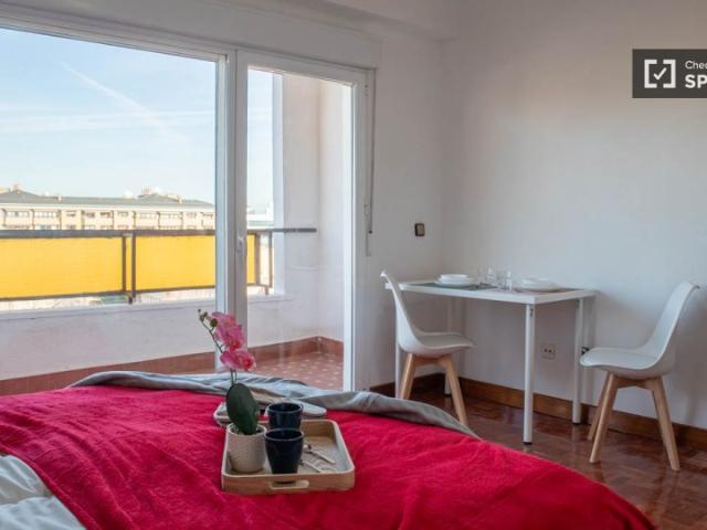 Alquiler de habitaciones en apartamento de 6 habitaciones