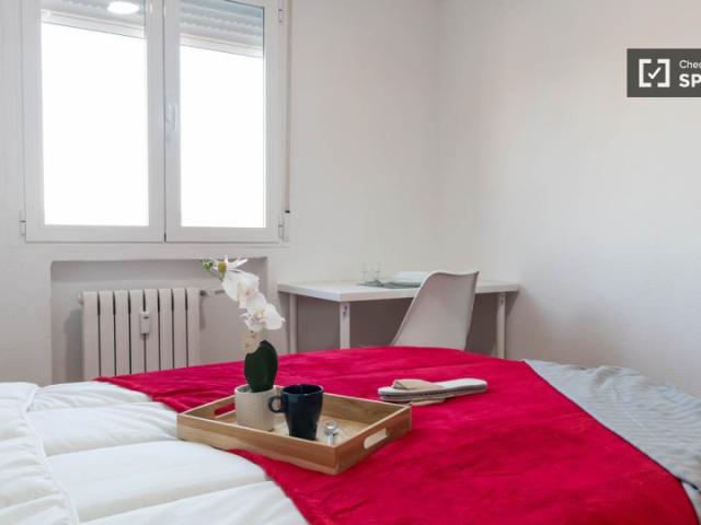 Alquiler de habitaciones en apartamento de 6 habitaciones