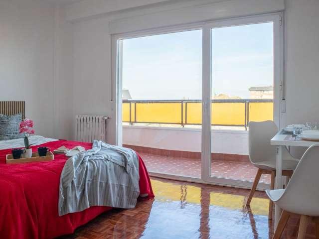 Alquiler de habitaciones en apartamento de 6 habitaciones