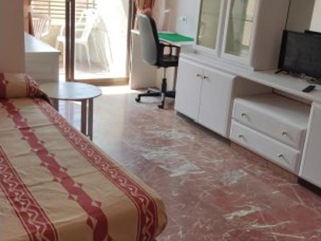 Alquiler de habitaciones en piso de 4 dormitorios en Almería