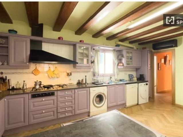 Alquiler de habitaciones en piso de 4 dormitorios en Barrio Gótico