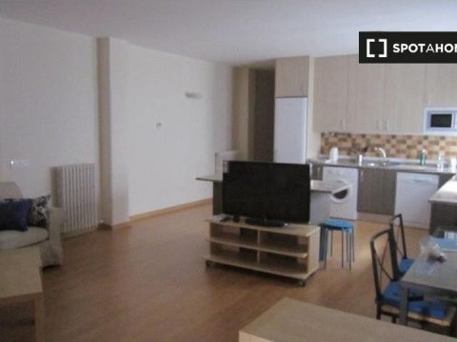 Alquiler de habitaciones en piso de 4 habitaciones en Casco Antiguo, Zaragoza