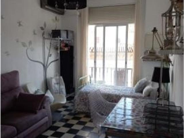 Alquiler de habitaciones en piso de 4 habitaciones en el centro de Cádiz
