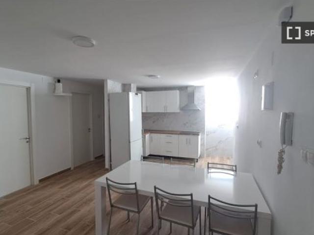 Alquiler de habitaciones en piso de 5 dormitorios en El Calvari