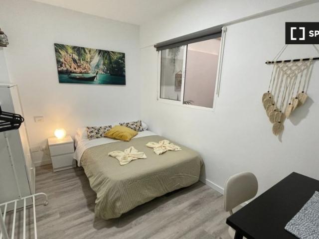 Alquiler de habitaciones en piso de 5 dormitorios en Las Palmas De Gran