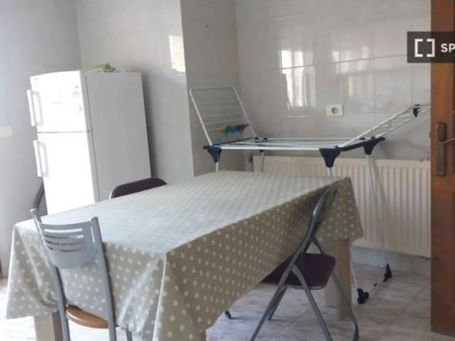 Alquiler de habitaciones en piso de 5 dormitorios en Vigo