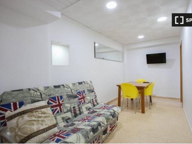 Alquiler de habitaciones en piso de 5 habitaciones en Ciutat Jardi
