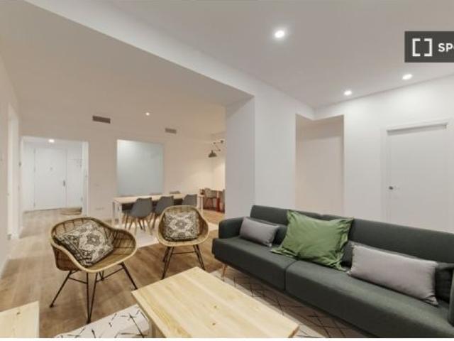 Alquiler de habitaciones en piso de 5 habitaciones en Sant Gervasi Galvany