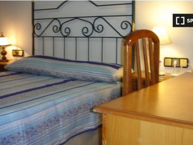 Alquiler de habitaciones en piso de 5 habitaciones en Salamanca Mujeres