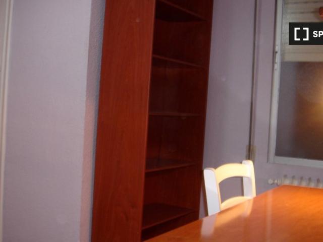 Alquiler de habitaciones en piso de 5 habitaciones en Salamanca Mujeres