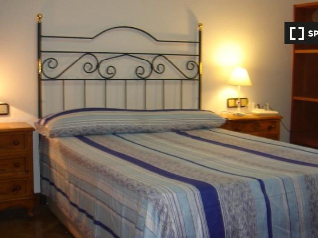 Alquiler de habitaciones en piso de 5 habitaciones en Salamanca Mujeres