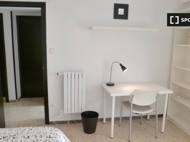 Alquiler de habitaciones en piso de 6 dormitorios en Arrabal, Zaragoza
