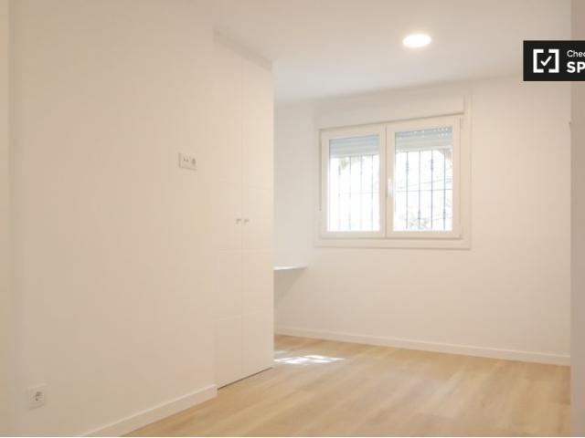 Habitación en piso compartido en alquiler en Lucero, Madrid