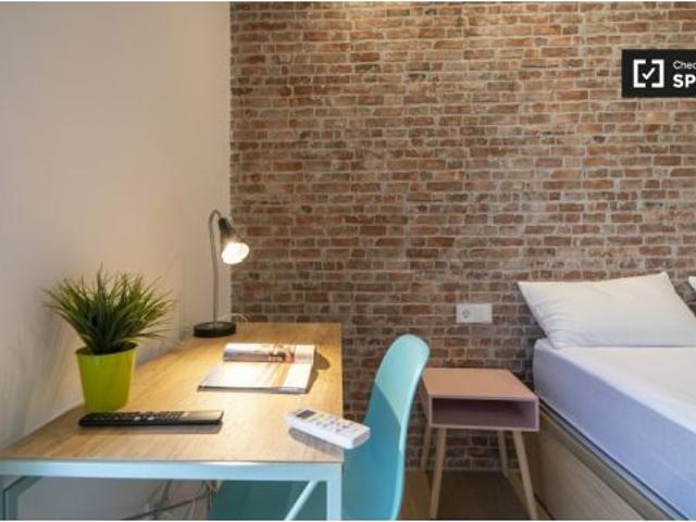 Alquiler de habitaciones en piso de 6 habitaciones en Valencia