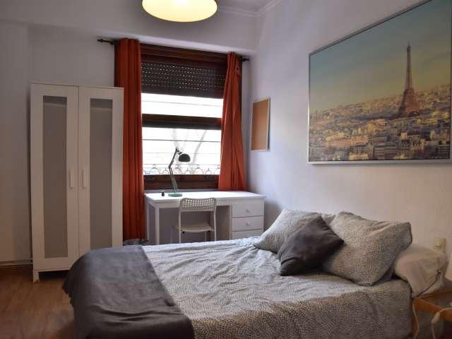 Alquiler de habitaciones en piso de 6 habitaciones en Valencia