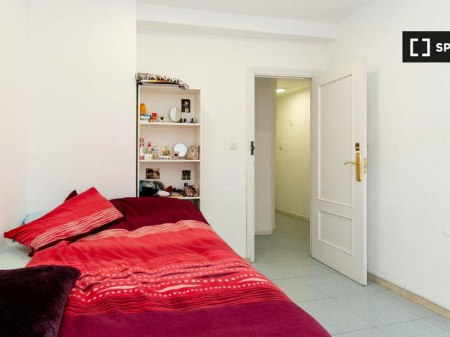 Alquiler de habitaciones en piso de 6 habitaciones en Granada