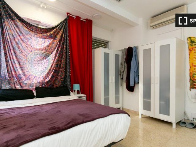 Alquiler de habitaciones en piso de 6 habitaciones en Granada