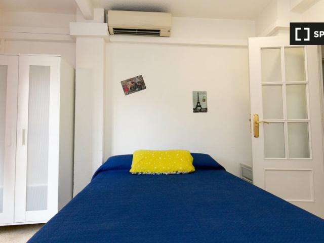 Alquiler de habitaciones en piso de 6 habitaciones en Granada