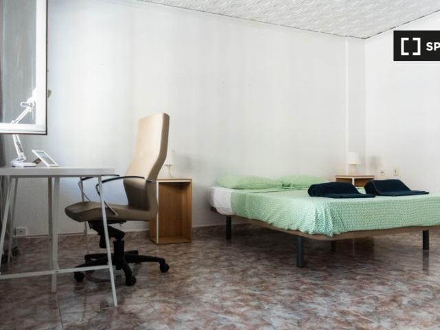Alquiler de habitaciones en piso de 7 habitaciones en Valencia