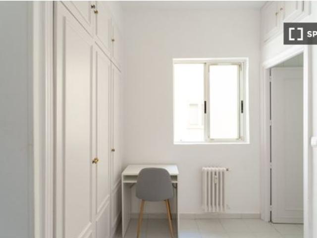 Alquiler de habitaciones en piso de 7 habitaciones en Malasaña
