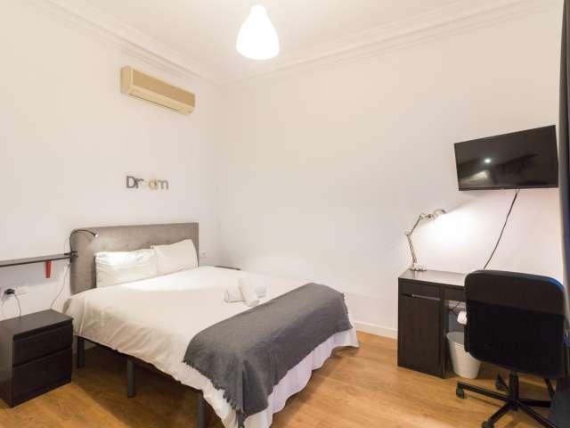 Alquiler de habitaciones en piso de 8 habitaciones en Barcelona
