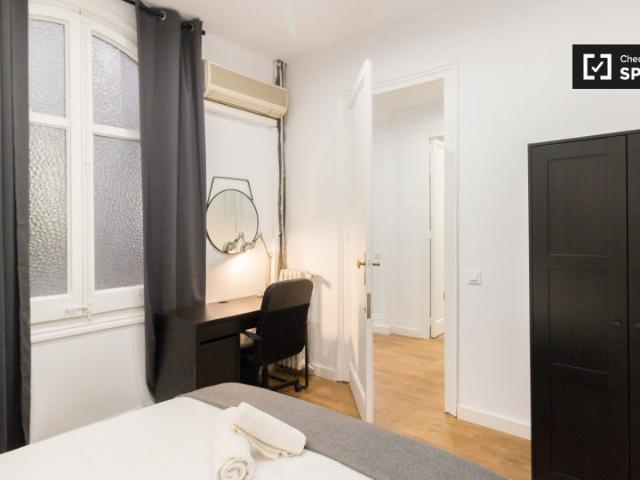 Alquiler de habitaciones en piso de 8 habitaciones en Barcelona