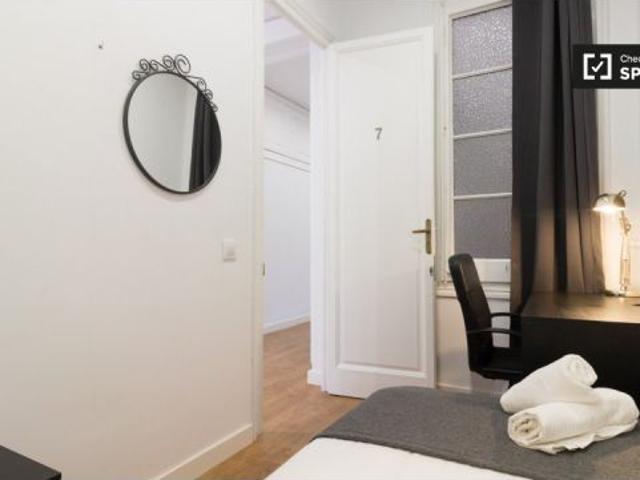 Alquiler de habitaciones en piso de 8 habitaciones en Barcelona