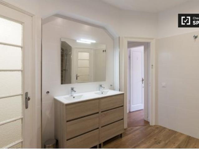 Alquiler de habitaciones en piso de 8 habitaciones en Barcelona