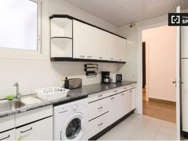 Alquiler de habitaciones en piso de 8 habitaciones en Barcelona