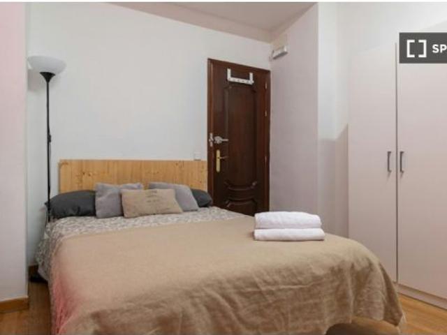 Alquiler de habitaciones en piso de 9 habitaciones en Almagro, Madrid