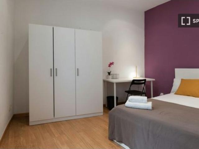 Alquiler de habitaciones en piso de 9 habitaciones en Almagro, Madrid