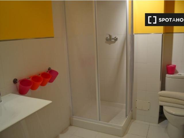 Alquiler de habitaciones en piso de 9 habitaciones en Almagro, Madrid