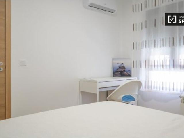 Alquiler de habitaciones en piso de 9 habitaciones en Numancia