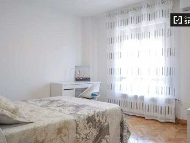 Alquiler de habitaciones en piso de 9 habitaciones en Numancia