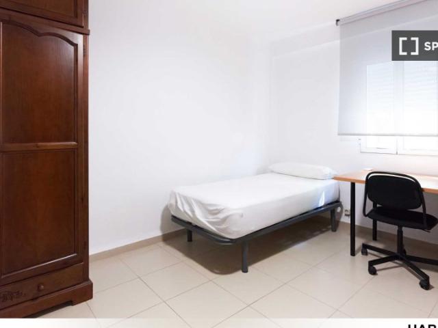 Alquiler de habitaciones en piso de 3 dormitorios en Sevilla