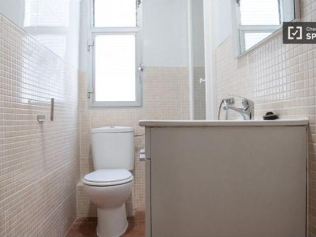Alquiler de habitaciones en piso de 3 habitaciones en Puerta Del Angel