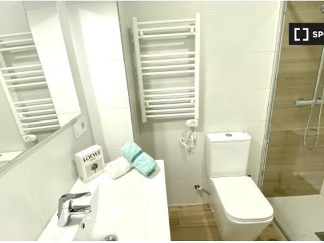 Alquiler de habitaciones en piso moderno de 4 dormitorios en Móstoles