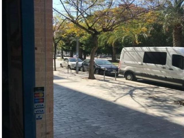 ALQUILER DE LOCAL COMERCIAL CON SALIDA DE HUMOS ZONA GARBINET/GRAN VÍA